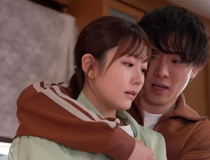 dua-con-den-truong-roi-me-ngoai-tinh-voi-thay-giao