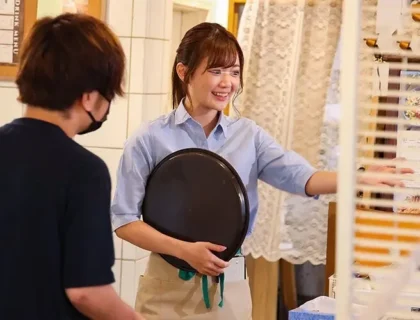 hiep-dam-co-gai-ban-ca-phe